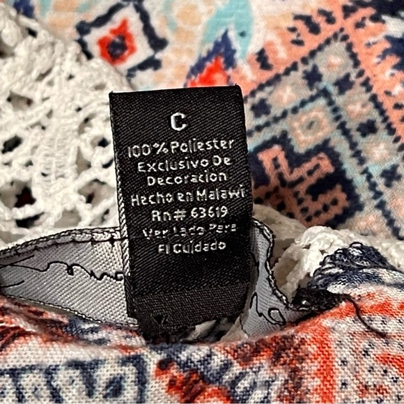 Crochet Lace Accent Sleeveless Top - Picture 4 of 6